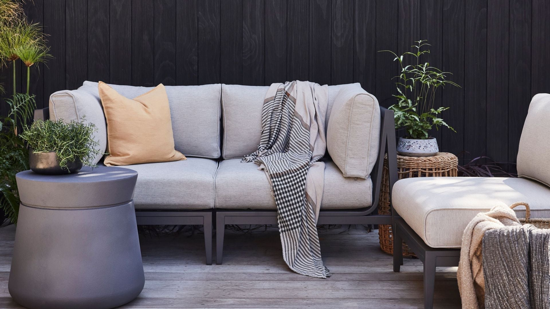 Aluminum Outdoor Sofa https://liveouter.com