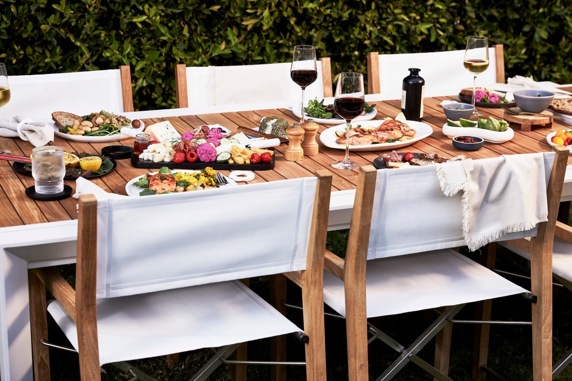 Finding the Perfect Wooden Outdoor Dining Set | Outer