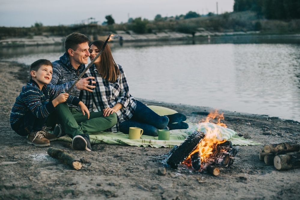 How to Choose the Best Outdoor Blanket for All Seasons