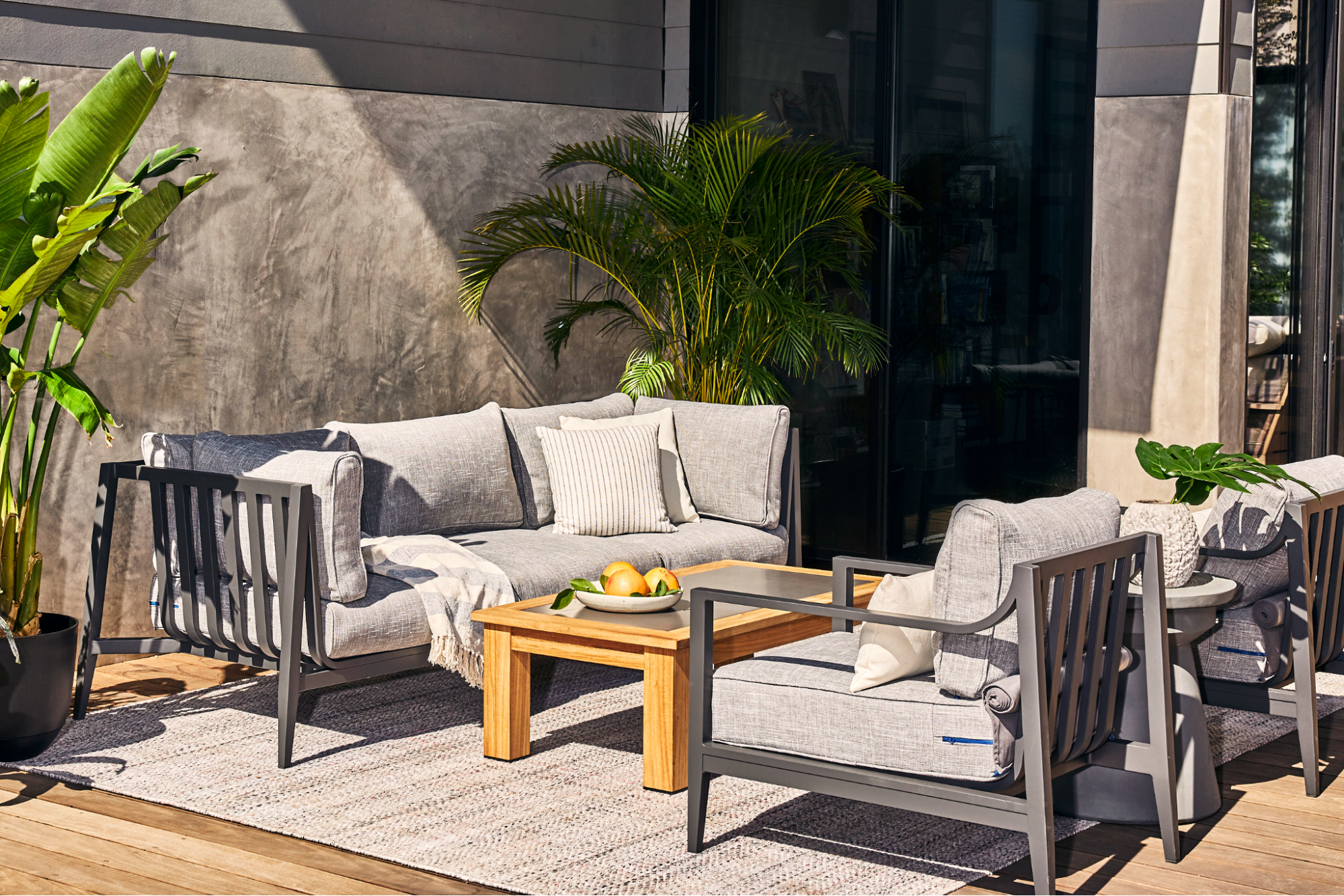 Mixed-Material Outdoor Seating Design Ideas for Modern Patios