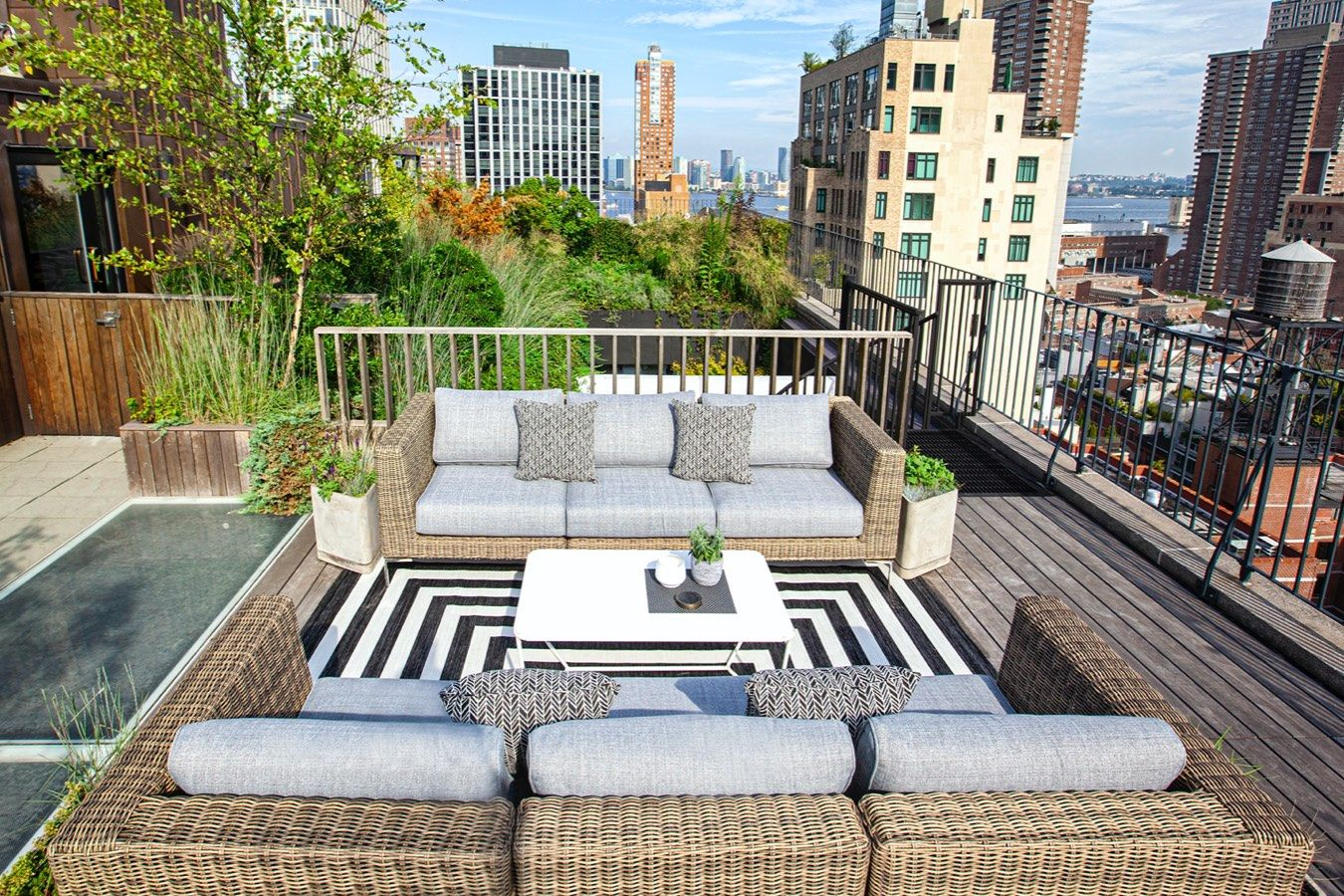 Outdoor Sofa Buying Guide: What To Look For When You Shop
