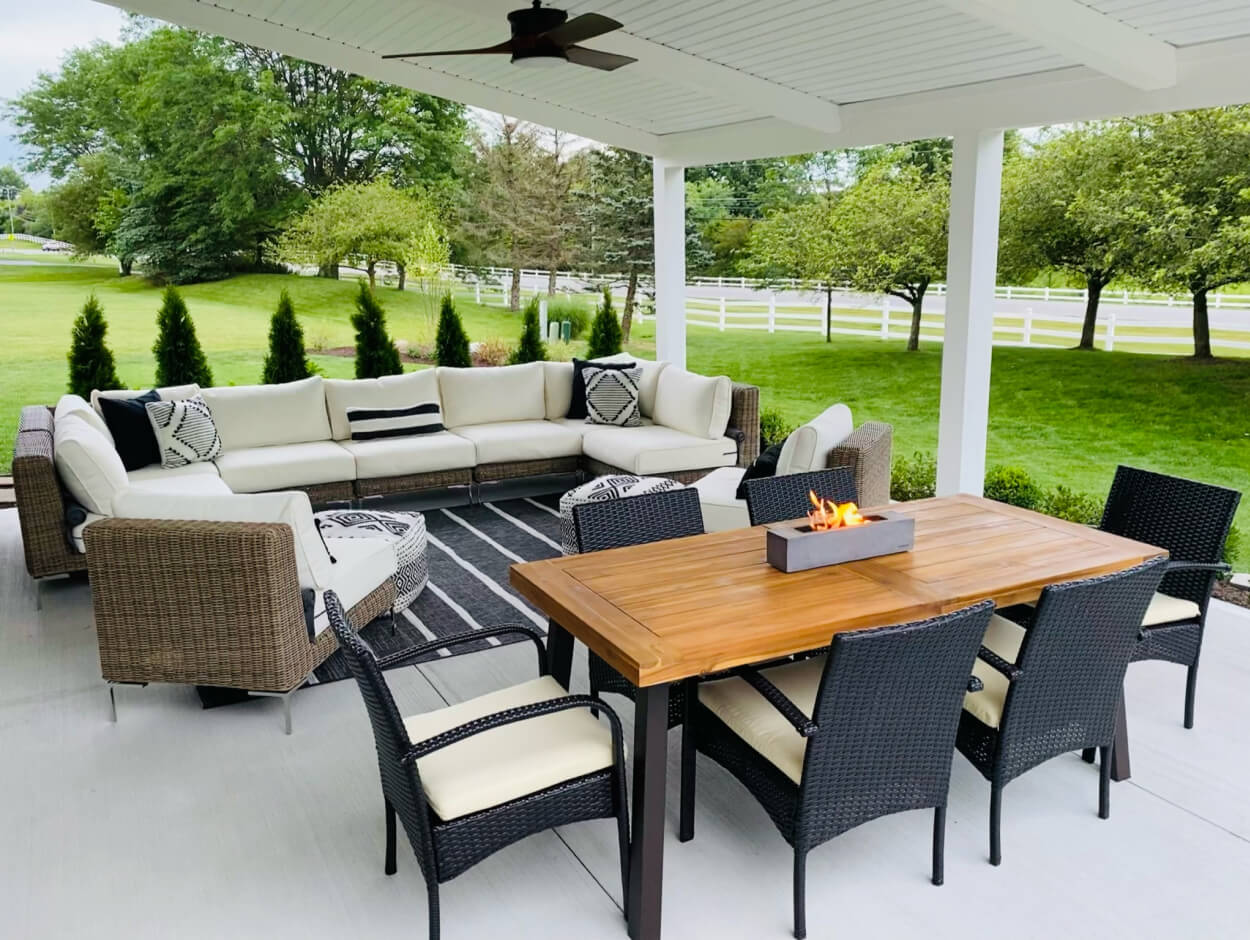 Space-Saving Outdoor Dining Set | Outer