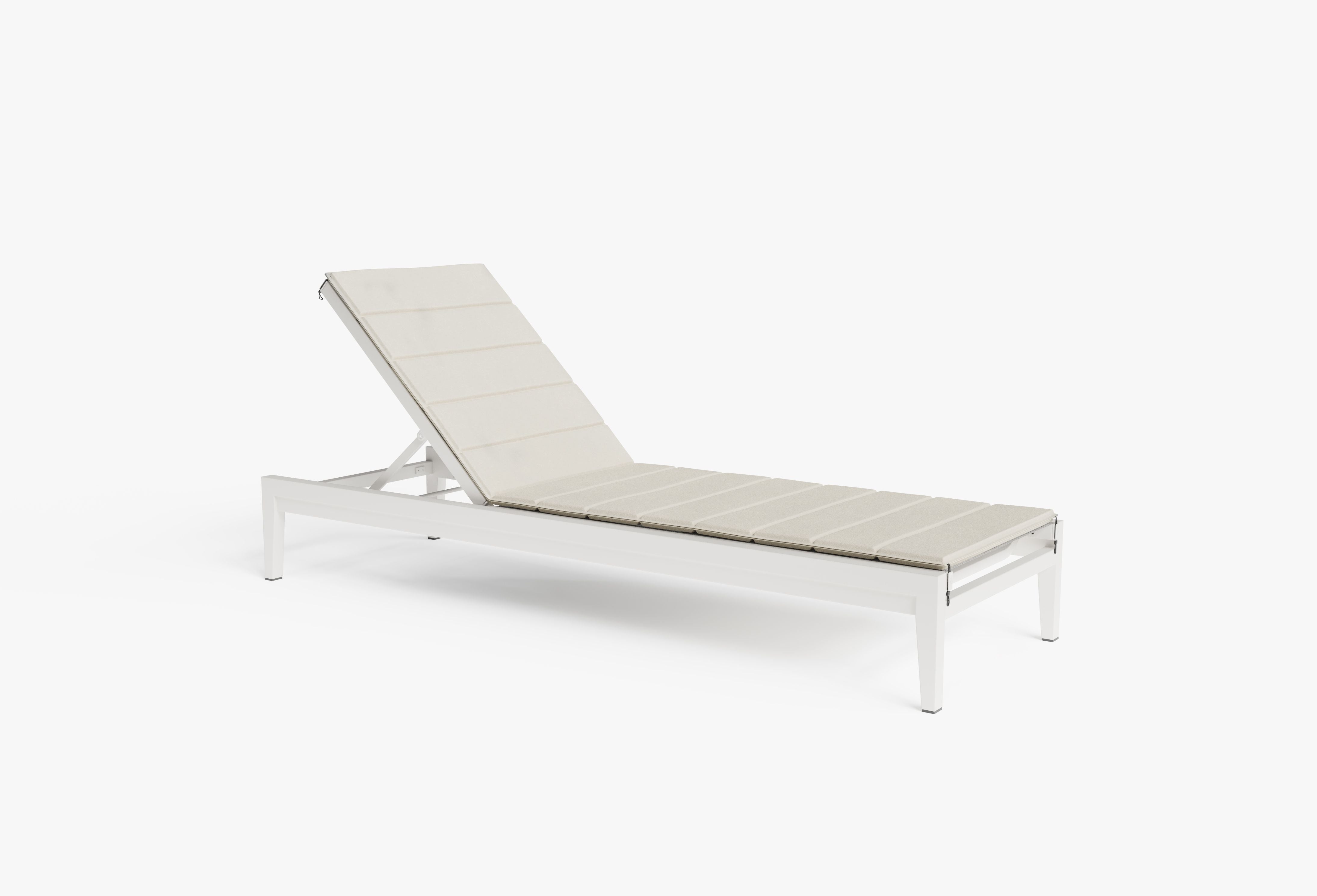 The optional OuterWeave cushion shown on the white aluminum core chaise lounge in palisades cream. #color_palisades cream