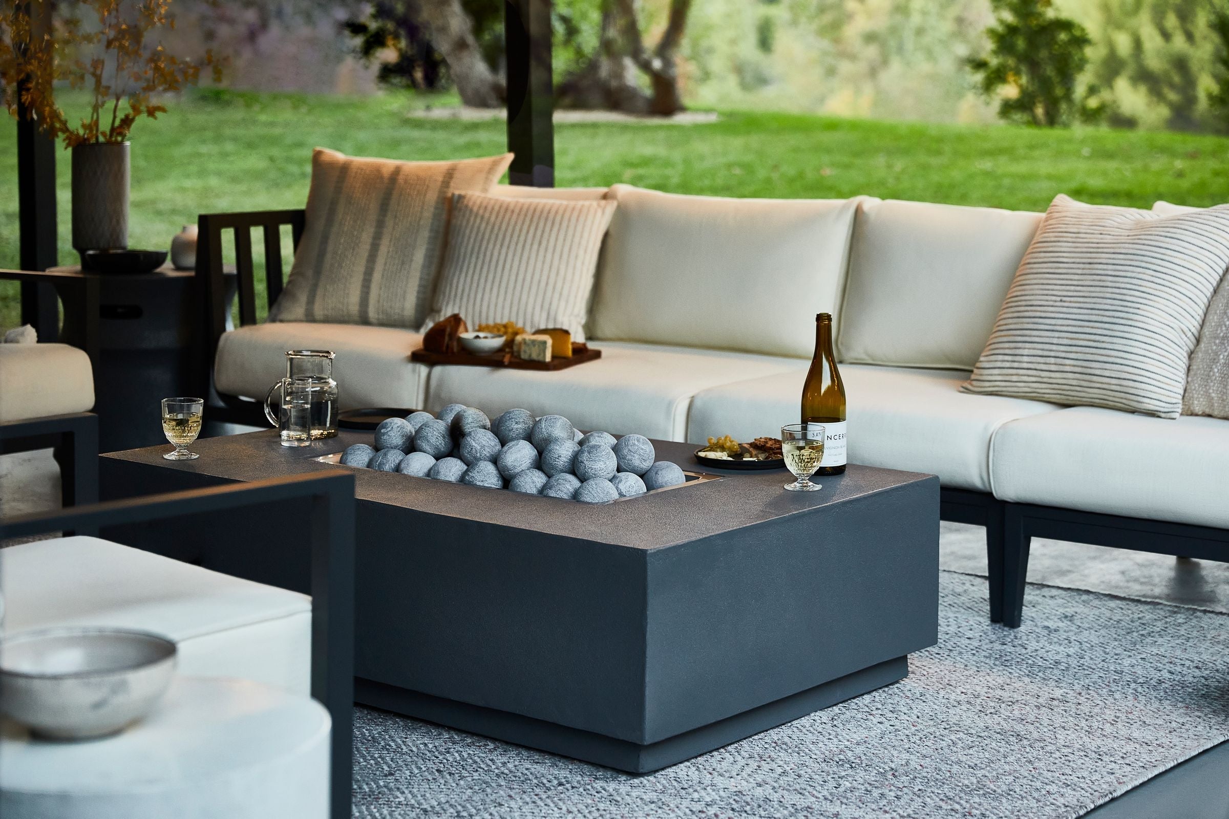 aluminum sofa around fire pit https://liveouter.com/