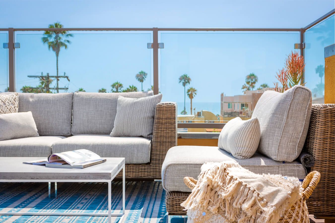 From Morning Light to Moonlit Evenings: Aluminum Seating Insights for the Modern Patio