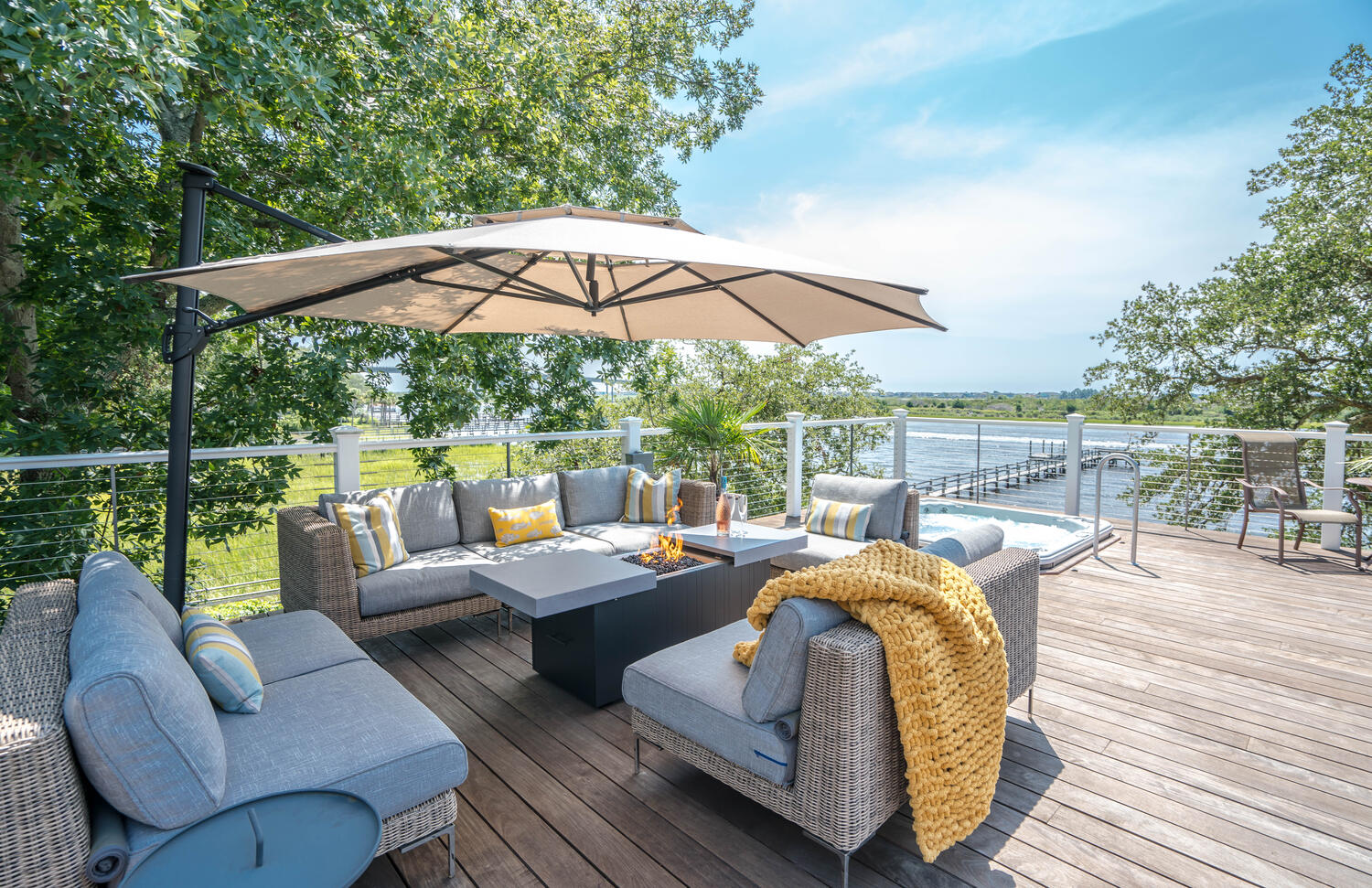 Year-Round Outdoor Entertaining Design for Modern Patios