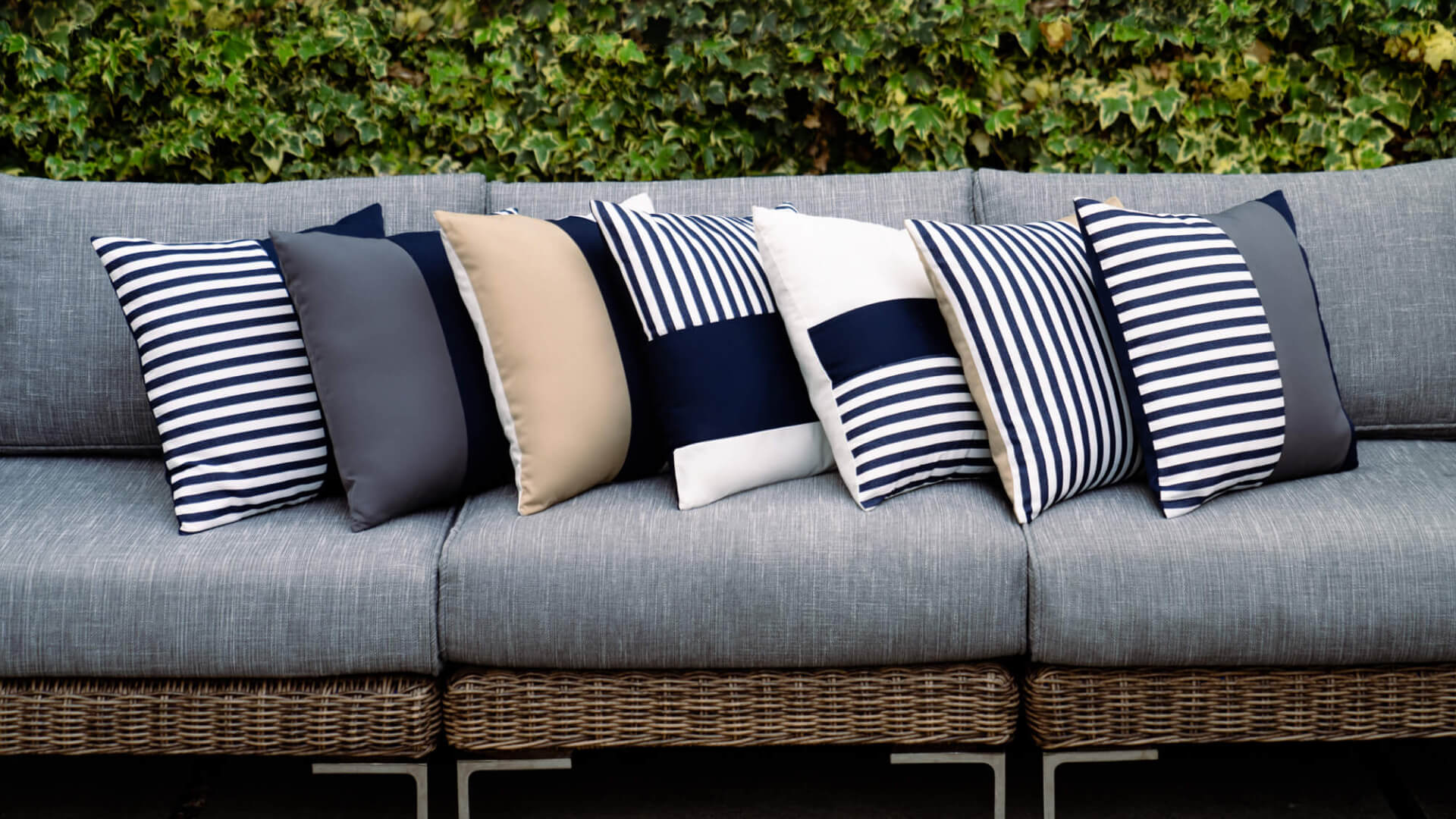 Outdoor Throw Pillows https://liveouter.com/