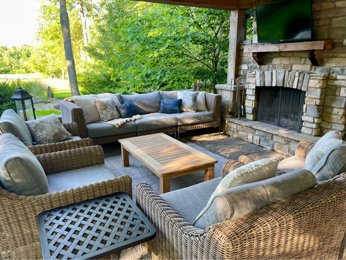 Lanai Furniture Ideas: Plan a Screened Space for Lounging and Dining